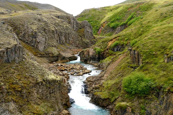 Влітку Вигляд Віддалених Водоспадів Біля Автостради Поблизу Йокулдалура Ісландія — стокове фото