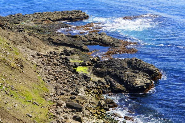 Widok Klify Formacje Skalne Nad Oceanem Pobliżu Fiordów Wschodnich Islandia — Zdjęcie stockowe