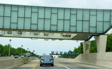 Elkton, Maryland, ABD - 17 Mayıs 2021 EZPass Otoyol Tarayıcıları 95 Güney Otobanı