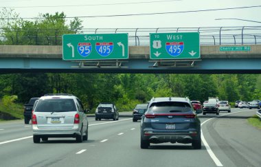 Fairfax, Virginia, ABD - 17 Mayıs 2021 95 Güney ve 495 Güney ve Batı otobanlarında trafik bölündü.