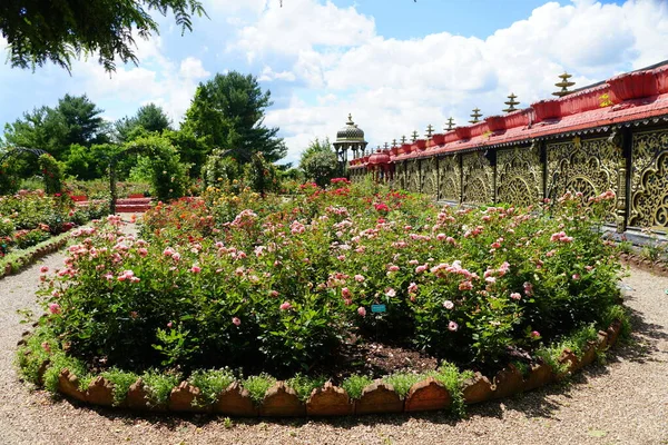 Der Rosengarten Von Prabhhupadas Goldpalast Der Nähe Von Moundsville West — Stockfoto