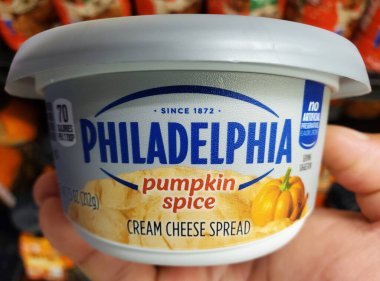 Delaware, ABD - 15 Ekim 2025 - Philadelphia Balkabağı Krem Peyniri Yayılımı, ürünün markasını vurguluyor.