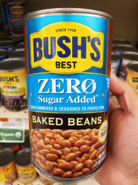 Delaware, ABD - 15 Ekim 2025 - Bir bakkal koridorunda Bush 'un En İyi Sıfır Şekerli Eklenmiş Kuru Fasulye Konservesi.