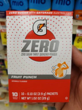 Delaware, ABD - 29 Ekim 2025 - 10 paket Gatorade Sıfır Şekere Susamış Fruit Punch aromalı Gatorade Tozu 'nun yakın görüntüsü.