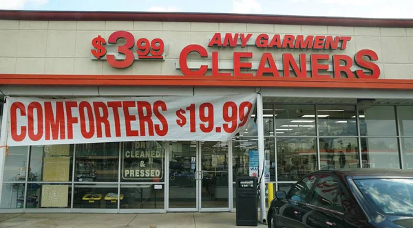 Wilmington, Delaware, ABD - 6 Aralık 2025 - Giysi Temizleyicileri kuru temizleme ve konforlu temizleme hizmeti sunuyor.