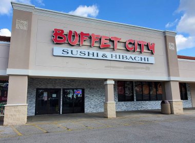 Sarasota, Florida, ABD - 4 Ocak 2026 - Buffet City 'nin dış mağazası, bir suşi ve Hibachi restoranı