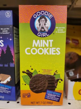 Wilmington, Delaware, ABD - 20 Ocak 2026 - Şekerci Kız glütensiz, naneli çikolatalı kurabiyeler ve bitki bazlı sertifika