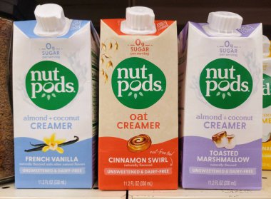 Wilmington, Delaware, ABD - 3 Şubat 2026 - Fransız Vanilyası, Tarçın Girdabı ve Kızarmış Marshmallow da dahil olmak üzere tatlandırılmamış lezzet seçenekleri sunan besinsiz süt ürünleri.