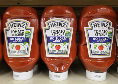 Wilmington, Delaware, ABD - 3 Şubat 2026 - Düşük kalori çeşni seçenekleri için ilave şeker ve bitkisel tatlılık içeren Heinz ketçap çeşidi.