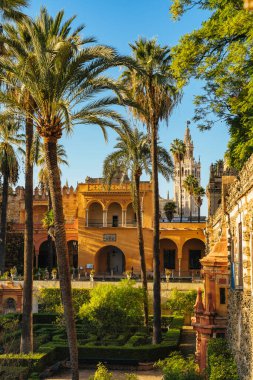 Sevilla 'daki Royal Alcazar Gardens, Giralda' lı Jardines Real Alcazar en Sevilla