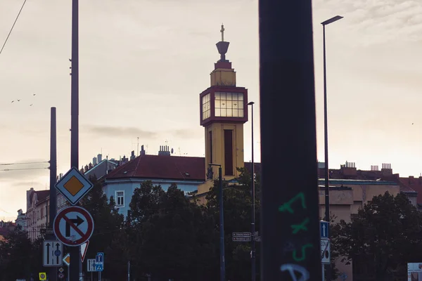 Prag, Çek Cumhuriyeti 15 Ekim 2020 - Prag Vrsovice 'de yürüyüş