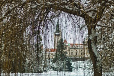 Pruhonice Parkı karın altında