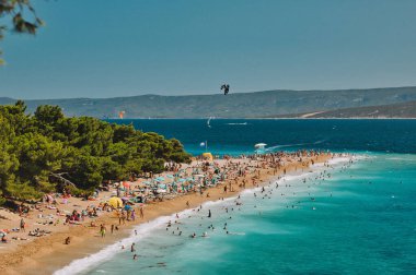 Hırvatistan 'daki Horn plajı yaz tatili için temiz.