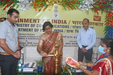 Burdwan Town, Purba Bardhaman Bölgesi, Batı Bengal / Hindistan - 27.08.2021: India Post bölümü Burdwan 'ın geleneksel tatlıları üzerine özel kapaklar yayınladı -' Bardhaman Sitabhog 've' Bardhaman Mihidan '.
