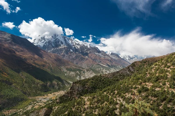Panoramik dağ Vadisi.