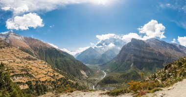 Panoramik dağ - Annapurna bölge, Nepal.