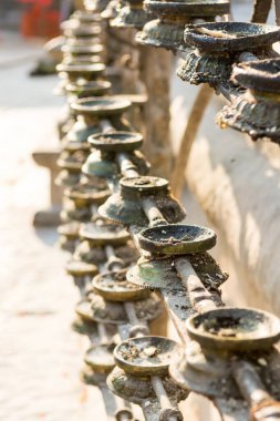 Sabah namazı için hazırlanmış tereyağlı mumlar..