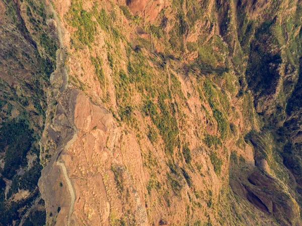 Drop down view of trail following volcanic mountain ridge. — Stock Photo, Image