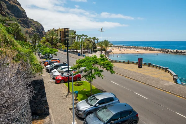 葡萄牙马德里亚Calheta - 2021年7月6日：全球大流行病期间的Picturesque Calheta海滨 图库照片