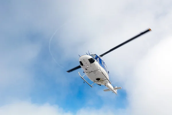 Helicóptero voador — Fotografia de Stock