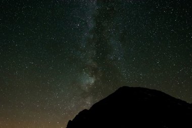 Samanyolu dağ sırtı yukarıda