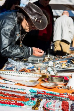 Bit pazarı satılan nesneleri.