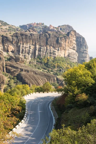 Kumtaşı sırtta manastır yapı altında çalışan yol — Stok fotoğraf