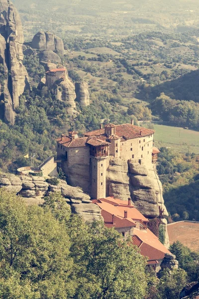 Monastère de houx de Varlaam construit sur un grand rocher — Photo