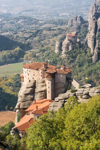 Monastère de houx de Varlaam construit sur un grand rocher — Photo