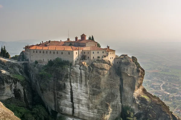 Roussanou Manastırı