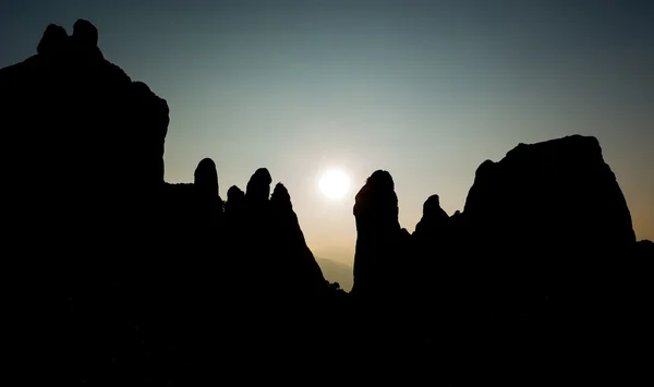 Meteora kayalarda ünlü kumtaşı silüeti — Stok fotoğraf