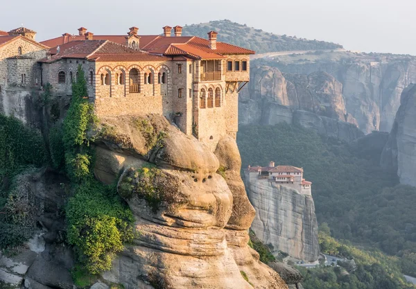 Manastır kumtaşı ridge üzerine inşa — Stok fotoğraf