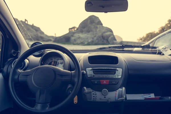 Panel de control del coche con vista a la montaña — Foto de Stock