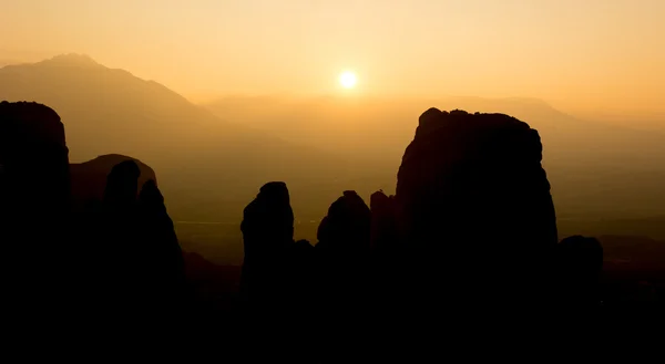 Silueta de famosas rocas de arenisca en Meteora — Foto de Stock