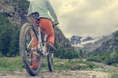 Bisikletçi başlatmak hazırlanıyor