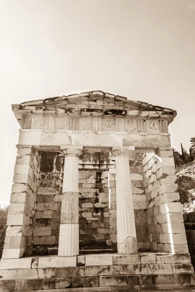 Tesouro ateniense em Delphi, Grécia — Fotografia de Stock