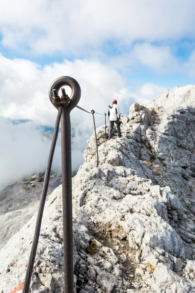 Safety fence on mountain ridge — Stock Photo, Image