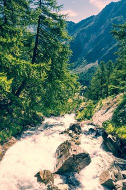 Bir şelale Üstten Görünüm.