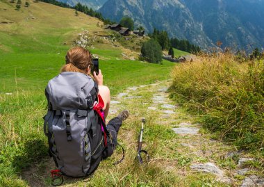 uzun yürüyüşe çıkan kimse fotoğraf çekimi.