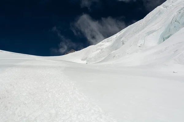 Snö täckta ridge. — Stockfoto