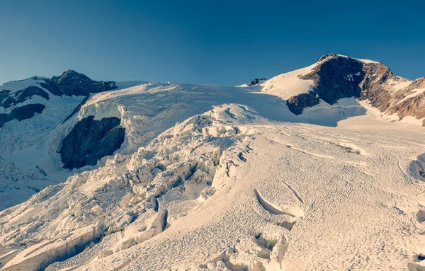 Panorama of mountain glacier at sunset. — Stock Photo, Image