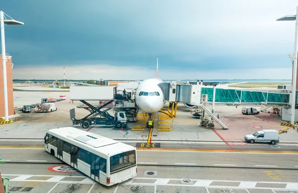 Meşgul Havaalanı sahne.