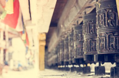 Portre, tekerlekler dua Tibet.