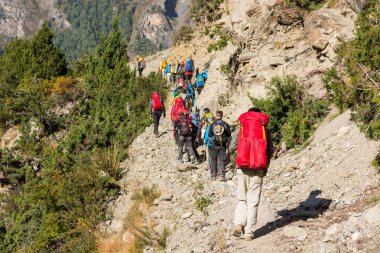 Parkur üzerindeki Nepal'deki Annapurna devre grup.