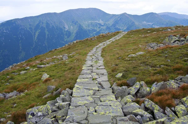 Long trail in high mountains — Stock Photo, Image