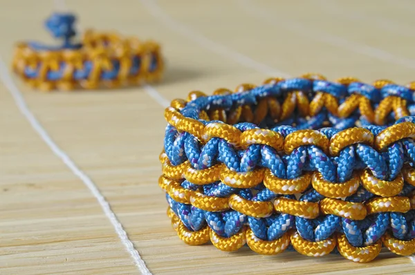 Two color paracord macro bracelet — Stock Photo, Image