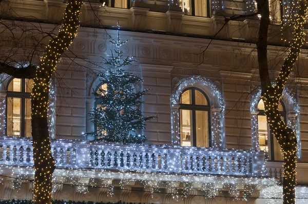 Bina cephesi ile Noel tr ile gece ışık dekorasyon