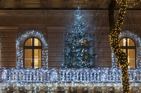 Bina cephesi ile Noel tr ile gece ışık dekorasyon
