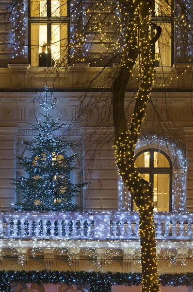 Bina cephesi ile Noel tr ile gece ışık dekorasyon