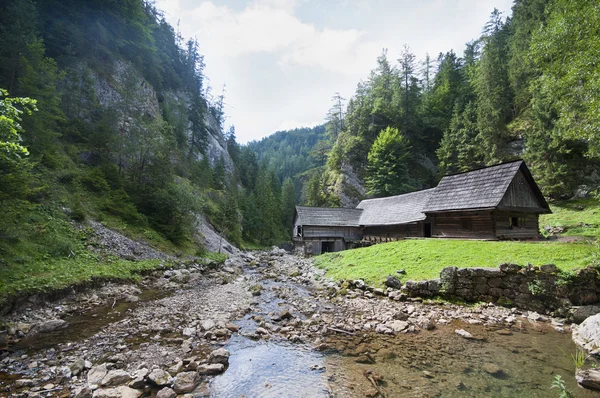 In the mountain valley an old watermill — Stock Photo, Image